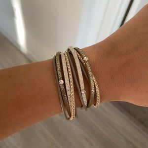 📣3 for $12!📣 Francescas wrap bracelet